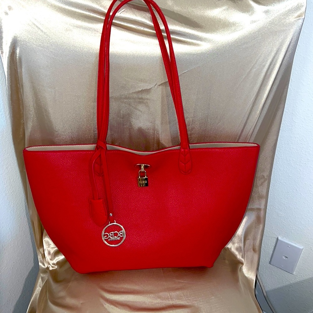 🥰♥️BCBG Red/Tan Reversible Travel Tote Shoulder Bag Purse Handbag w/Charm